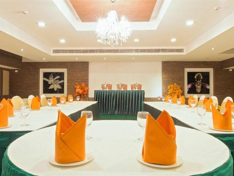 Clinton Park Inn Веланканні Екстер'єр фото
